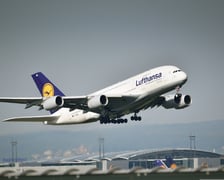 15. miejsce w rankingu Skytrax ? Lufthansa. Samolotami niemieckiej linii Lufthansa dolecimy do Frankfurtu i Monachium.