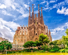 Barcelona to stolica Katalonii i miasto w północno-wschodniej Hiszpanii, nad Morzem Śródziemnym. Bardzo popularne wśród turystów