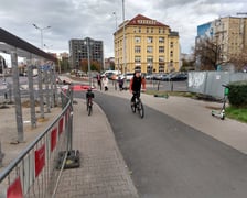 Droga rowerowa od wyjazdu spod przejścia podziemnego pod pl. Jana Pawła II w stronę ul. Rybackiej