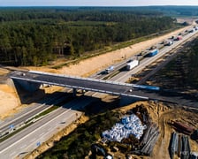 Na zdjęciu przebudowa drogi krajowej DK18 w autostradę A18