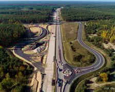 Na zdjęciu przebudowa drogi krajowej DK18 w autostradę A18