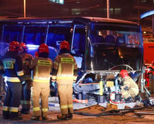 wypadek na rondzie Reagana, autobus wjechał w przejście podziemne