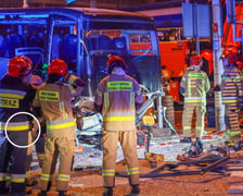 wypadek na rondzie Reagana, autobus wjechał w przejście podziemne