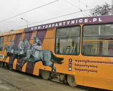 Tramwaj MPK Wrocław promujący Wrocławski Tor Wyścigów Konnych - Partynice