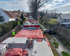 Wypadek w Sadach Dolnych, auto wpadło do rzeki