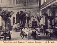 <p>Na zdjęciu Dworzec Świebodzki we Wrocławiu, wnętrze, 1915</p>