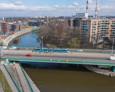 Pierwszy raz w historii na moście Dmowskiego pojawił się tramwaj. Przejeżdżał kilka razy z różnymi prędkościami - były to dynamiczne próby obciążeniowe mostu, który został wzmocniony na potrzeby nowego torowiska. Pojadą nim tramwaje przez Popowice.