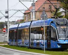 Przejazd próbny tramwaju nową trasą przez Popowice.