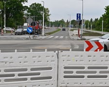 Wielka Wyspa, okolice godziny 15:00, wtorek 16 maja - ruch na trasie objazdu wprowadzonego z powodu zamknięcia skrzyżowania ul. Mickiewicza i Paderewskiego.