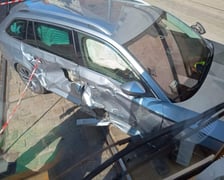 Zabytkowy tramwaj zderzył się dzisiaj (4 czerwca) z autem osobowym