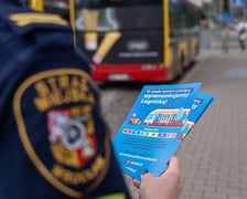 Strażnicy miejscy starali się dotrzeć z ulotkami przede wszystkim do pasażerów korzystających z komunikacji miejskiej w obrębie ulicy Legnickiej.