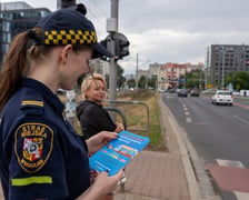 Strażnicy miejscy starali się dotrzeć z ulotkami przede wszystkim do pasażerów korzystających z komunikacji miejskiej w obrębie ulicy Legnickiej.