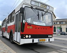 Trasą na Nowy Dwór paradowały zabytkowe tramwaje i autobusy. Pojazdy MPK i KSTM z wrocławianami na pokładach przemierzyły TAT od Dworca Świebodzkiego do nowej pętli przy ul. Rogowskiej.