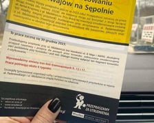 Akcja informacyjna prowadzona przez strażników miejskich.