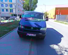 <p>Nieprawidłowo zaparkowane samochody - na chodniku nieprzekraczającym 1,5 metra</p>