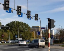 <h2><strong>Ż&oacute;łte kamery, system RedLight i CANRAD, gdzie są we Wrocławiu. Lista miejsc.</strong></h2>
<p>Ż&oacute;łte kamery i system RedLight CANARD we Wrocławiu mamy w trzech miejscach:</p>
<ul>
<li>na skrzyżowaniu ul. Na Ostatnim Groszu/ Bystrzycka/ Gądowianka</li>
</ul>