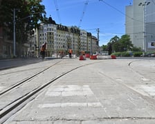 Czyszczenie szyn przed pierwszym próbnym przejazdem.
