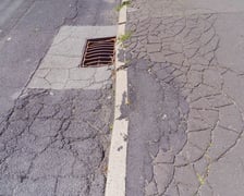 W ramach programu "Wrocław na dobrej drodze" naprawionych zostanie 16 ulic. Nowy asfalt pojawi się m.in. na Kozanowie