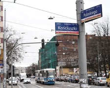 Na 270-metrowym odcinku ulicy Pułaskiego - między Małachowskiego a Kościuszki - do gruntownego remontu jest wszystko: jezdnia, tory i chodniki, a także liczne sieci podziemne