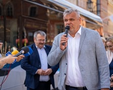 Konferencja o nowej umowie na połączenia aglomeracyjne i prezentacja autobusów, które będą je obsługiwać od sierpnia 2025 roku