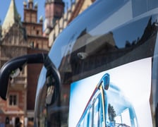 Konferencja o nowej umowie na połączenia aglomeracyjne i prezentacja autobusów, które będą je obsługiwać od sierpnia 2025 roku