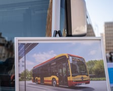 Konferencja o nowej umowie na połączenia aglomeracyjne i prezentacja autobusów, które będą je obsługiwać od sierpnia 2025 roku