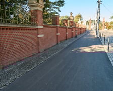 Droga pieszo-rowerowa na ul. Wajdy. Wyremontowany odcinek od mostu Zwierzynieckiego wzdłuż zoo