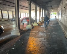 Ulica Trzebnicka. Projekt budowy drogi rowerowej obejmie odcinek od wiaduktu do mostów Trzebnickich