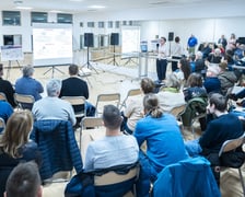 <p>Spotkanie w szkole przy Asfaltowej podsumowujące konsultacje społeczne Pakietu dla Południa. Monika Kozłowska-Święconek z Biura Zr&oacute;wnoważonej Mobilności opowiada o pakiecie&nbsp;</p>