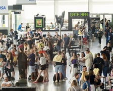 Największą liczba podróżnych wylatujących z Portu Lotniczego Wrocław mogą pochwalić się mieszkańcy dwóch osiedli położonych w bezpośrednim sąsiedztwie lotniska: Maślic (35 295 pasażerów) oraz Leśnicy (34 630).