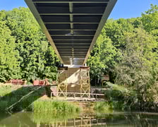<p>Konstrukcja kładki nad Widawą przygotowywana jest do betonowania (zdjęcie z końc&oacute;wki maja)</p>