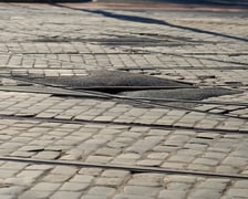 Skrzyżowanie Dubois z Pomorską. Tu w ramach Torywolucji MPK wymieni cztery rozjazdy i skrzyżowanie torów