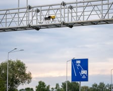 <h2>Odcinkowy pomiar prędkości na Psim Polu bije rekordy</h2>
<p>&nbsp;</p>
<p>System odcinkowego pomiaru prędkości działający na jednej z dw&oacute;ch jezdni ul. Sobieskiego we Wrocławiu zarejestrował w 2024 roku (uruchomiony 12 grudnia) 1 153 wykroczenia przekroczenia dozwolonej prędkości.</p>