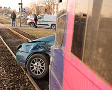 Zderzenie auta osobowego z tramwajem na skrzyżowaniu Lotnicza/Hutnicza