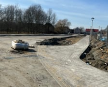 Na osiedlu Lipa Piotrowska kończy się budowa zupełnie nowej trasy  - łącznika między ulicami Cynamonową a Pełczyńską.