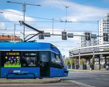 Wielkanocny tramwaj MPK Wrocław na placu Grunwaldzkim