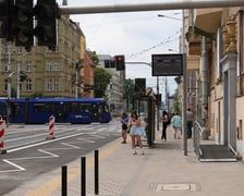 Przystanki wiedeńskie przy skrzyżowaniu ulic Sienkiewicza i Piastowskiej w przeddzień uruchomienia
