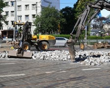 Na skrzyżowaniu ulic Pomorskiej i Dubois w sobotę 5 lipca rozpoczął się remont torowiska
