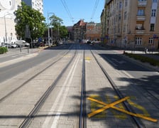 Na skrzyżowaniu ulic Pomorskiej i Dubois w sobotę 5 lipca rozpoczął się remont torowiska