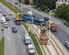 Zderzenie tramwaju z samochodem osobowym na ul. Dmowskiego, 28 lipca 2025 r