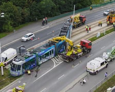 Zderzenie tramwaju z samochodem osobowym na ul. Dmowskiego, 28 lipca 2025 r