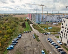 Aleja Architektów i jej otoczenie - istniejące i powstające budynki na Nowych Żernikach na osiedlu Leśnica (zdjęcie z października 2025 r.)