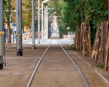 Torowisko na ul. Kosmonautów pod koniec remontu. Jeszcze nie wszystko skończone, ale już jeżdżą tramwaje. Od 8 września wracają tu na stałe