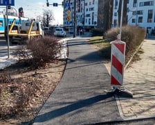 Fragment trasy rowerowej wzdłuż ul. Hubskiej podczas budowy w 2022 r.