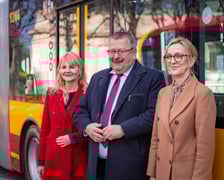 Prezentacja nowych aglomeracyjnych mercedesów pod Halą Stulecia, 14 listopada 2025