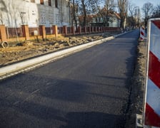 Prace przy przebudowie ulicy Koszarowej. Zdjęcie z poniedziałku 8 grudnia