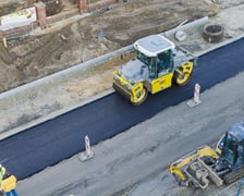 Prace przy przebudowie ulicy Koszarowej. Zdjęcie z poniedziałku 8 grudnia