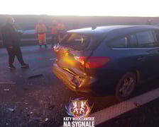 Karambol na A4! Ciężarówka w stoi w poprzek autostrady.