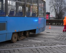 Wykolejony tramwaj na skrzyżowaniu Pomorska/Dubois - 9 stycznia 2026 r.
