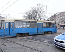 Wykolejony tramwaj na skrzyżowaniu Pomorska/Dubois - 9 stycznia 2026 r.